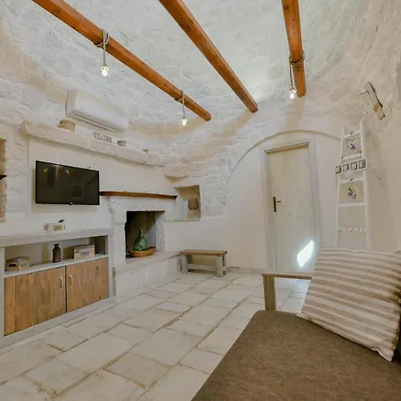 Trulli Colebe With Private Pool Apartment