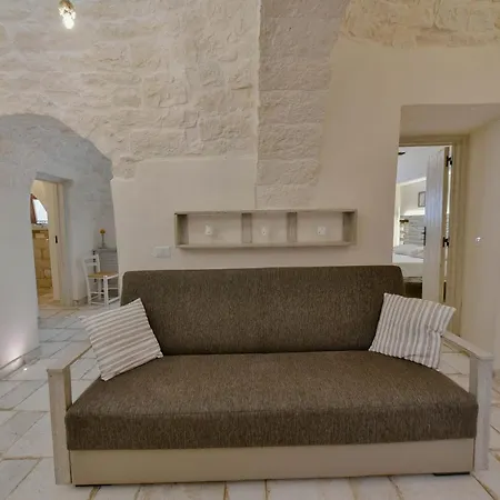 Trulli Colebe With Private Pool شقة